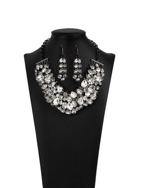 NWT Ambitious Paparazzi Zi Necklace